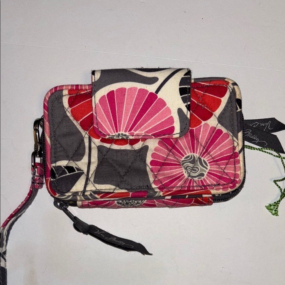 VERA BRADLEY QUILTED MINI WRISTLET/WALLET PINK/GRAY FLORAL DESIGN